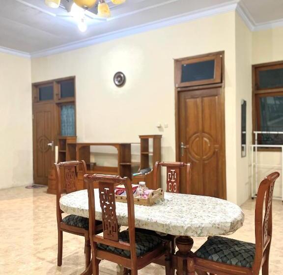 Пансион Harmoni Guest House Tumpak Sewu