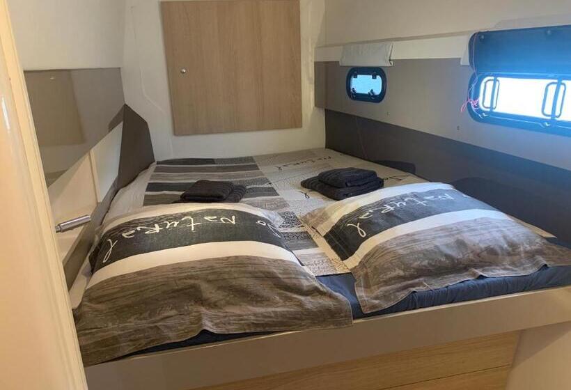 پانسیون Room In Boat   Undefined