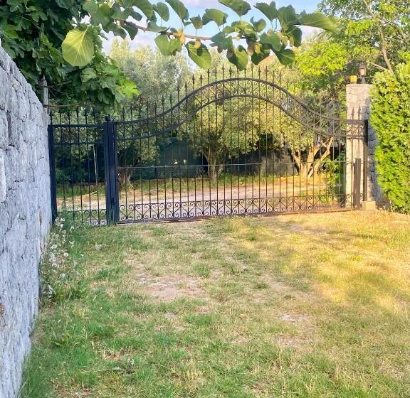 پانسیون Sunyear Guest Houses 1