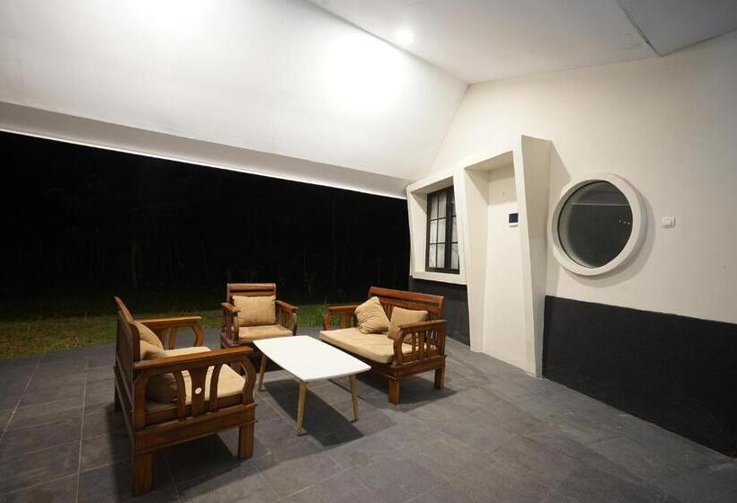 پانسیون Villa White Wringin Borobudur