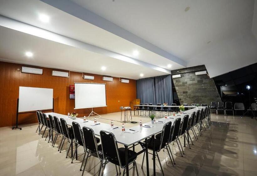 پانسیون Villa White Wringin Borobudur