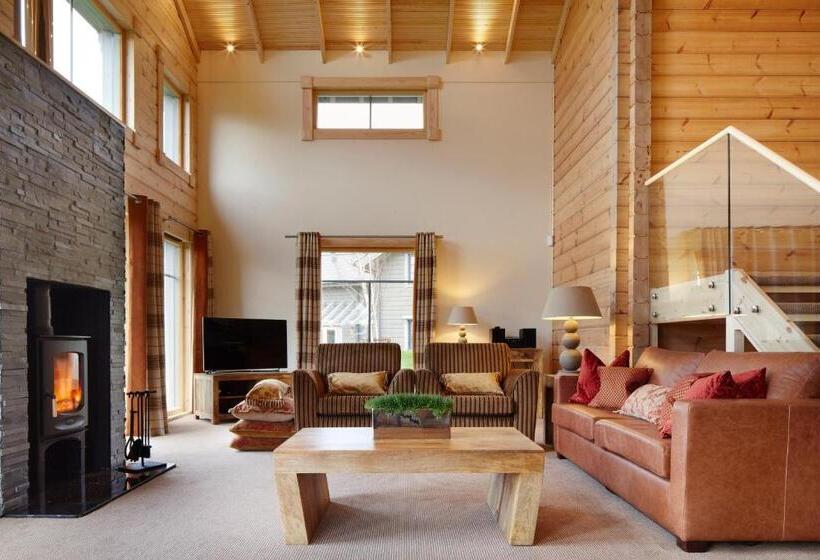 منتجع Hunter Lodges By Celtic Manor