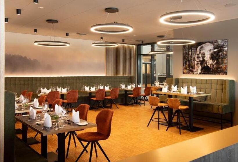 Отель Target World Hunter S Lodge