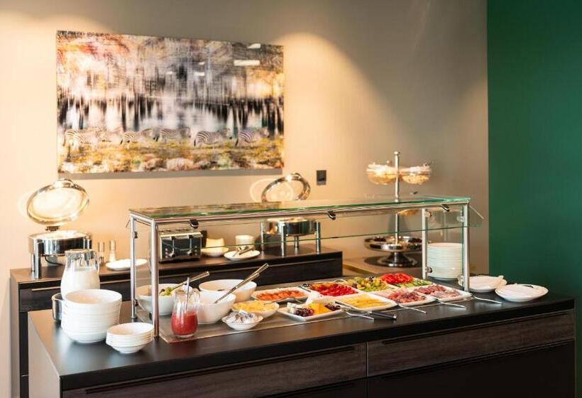 Отель Target World Hunter S Lodge