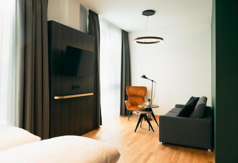 Отель Target World Hunter S Lodge