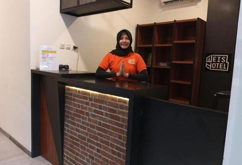 Weis Hotel Simpang Lima Semarang