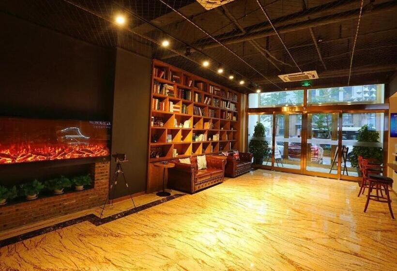 בית מלון כפרי James Joyce Coffetel·shenyang North Railway Station Shifu Square