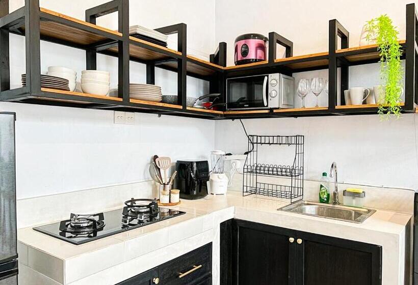 펜션 Island Boy Guesthouse N Prime Location In Canggu