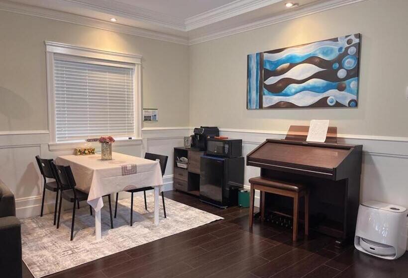 بنسيون Comfy Private Room & Bath Near Skytrain Metrotown