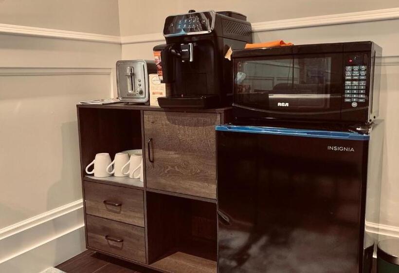بنسيون Comfy Private Room & Bath Near Skytrain Metrotown
