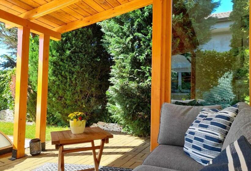민박 Canadian Style House With 3d Effect Pool
