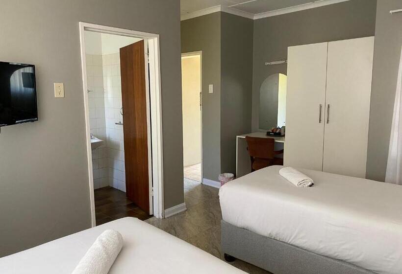 בית מלון כפרי Savoy