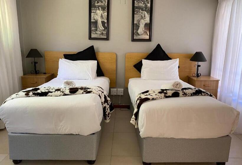 בית מלון כפרי Savoy