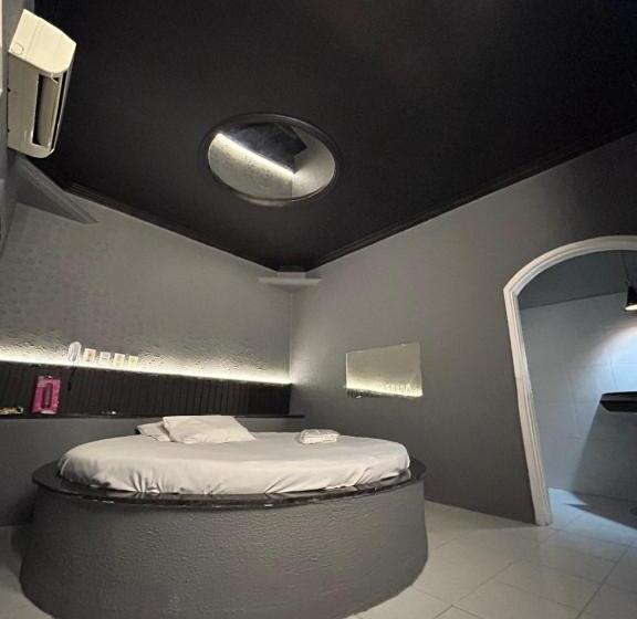 פנסיון Ellus Motel