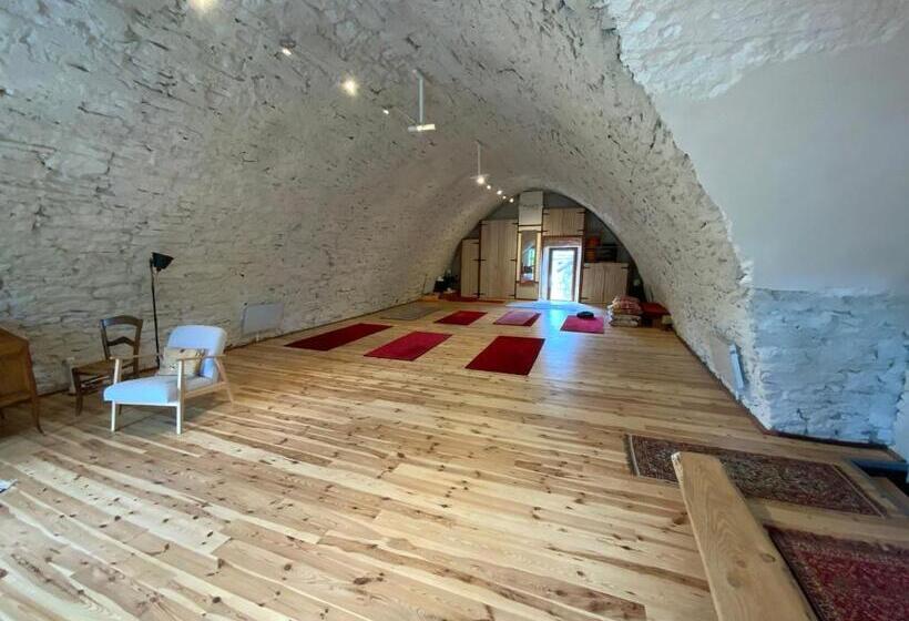 פנסיון L Oustaliere