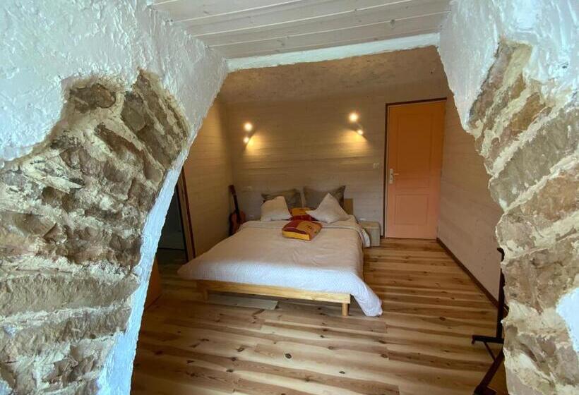 פנסיון L Oustaliere