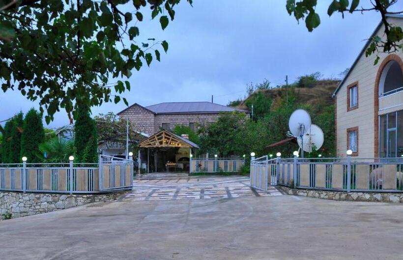 تختخواب و صبحانه Kamar Hotel Ijevan