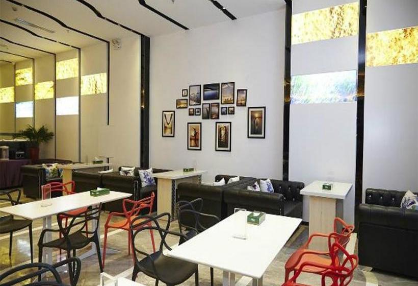 Lavande Hotel Guangzhou Panyu Changlong Zhong Hua Food City Branch