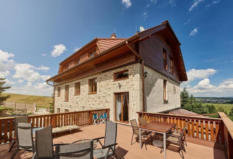 تختخواب و صبحانه Villa Lupu