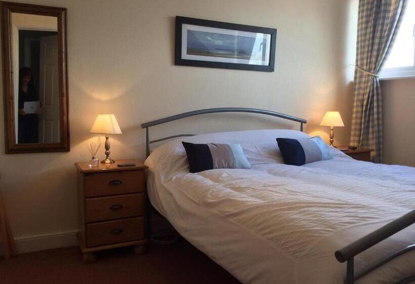 مبيت وإفطار The Olivers Guest House