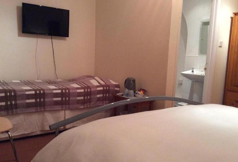 مبيت وإفطار The Olivers Guest House