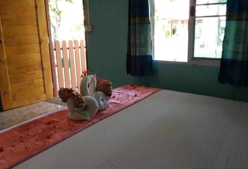 Koh Ngai Kaimuk Thong Resort