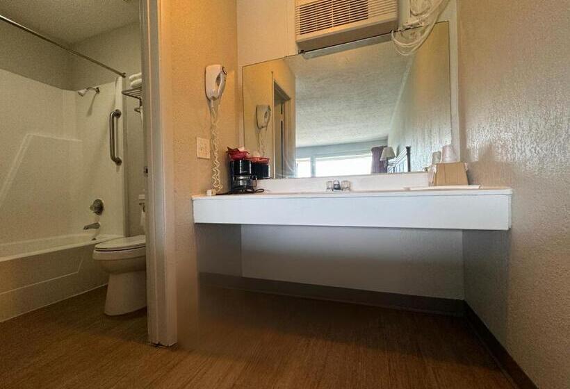 הוסטל Rodeway Inn Church Hill   Tri Cities Area