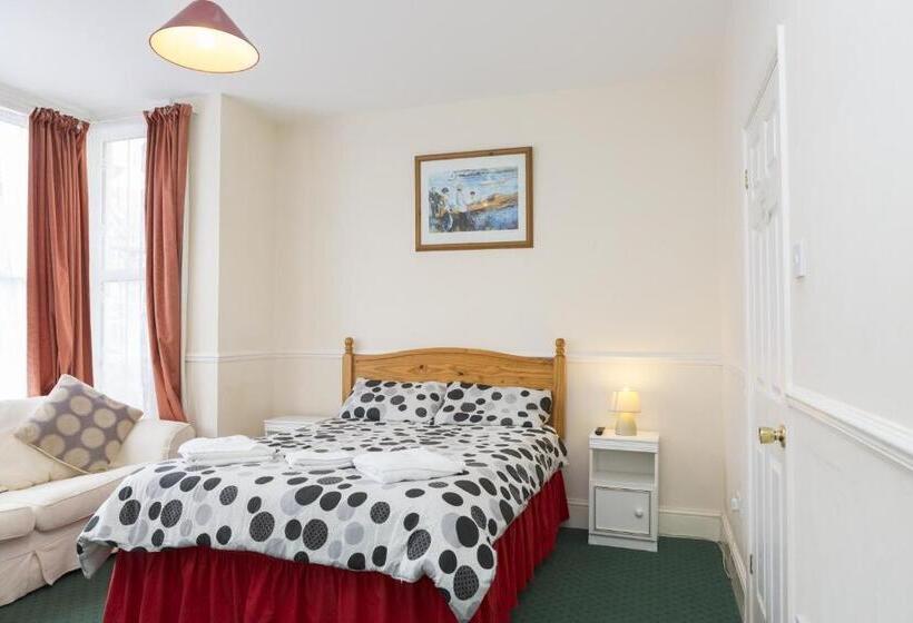 پانسیون Southend Guest House   Close To Beach, Train Station & Southend Airport