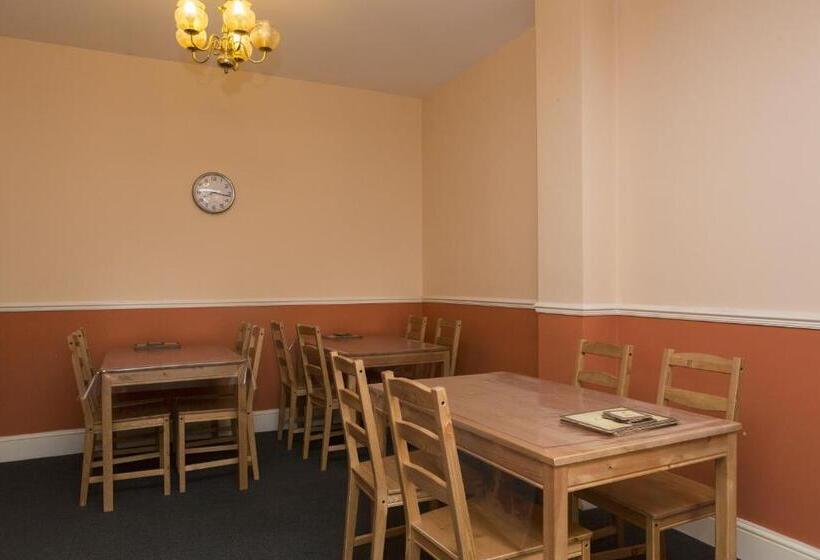 پانسیون Southend Guest House   Close To Beach, Train Station & Southend Airport