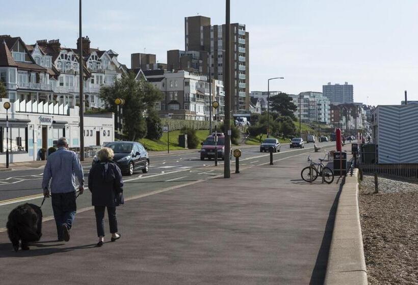 پانسیون Southend Guest House   Close To Beach, Train Station & Southend Airport