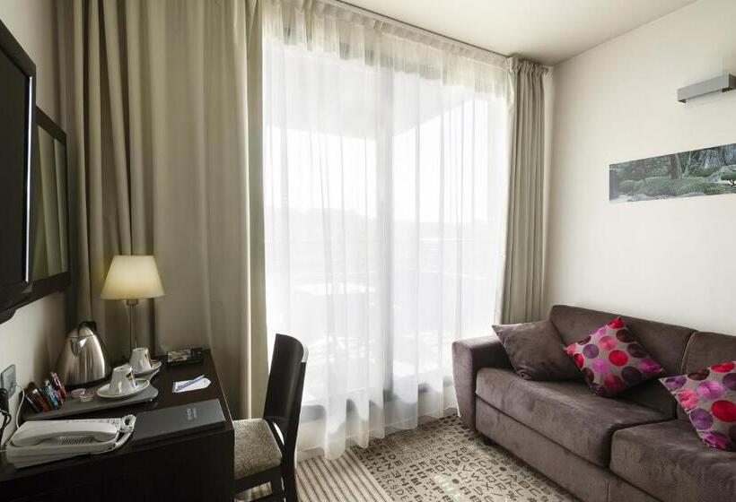 هتل Mercure Aix En Provence La Duranne Gare Tgv