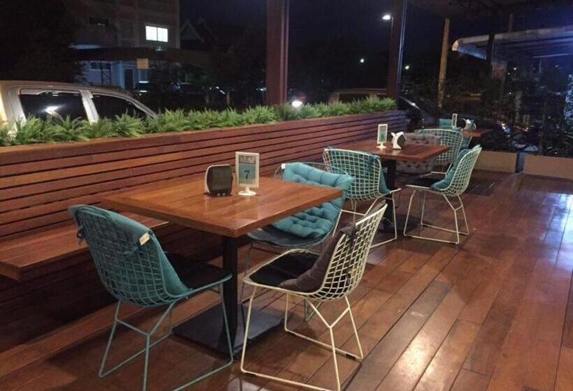 هتل Aura Residence