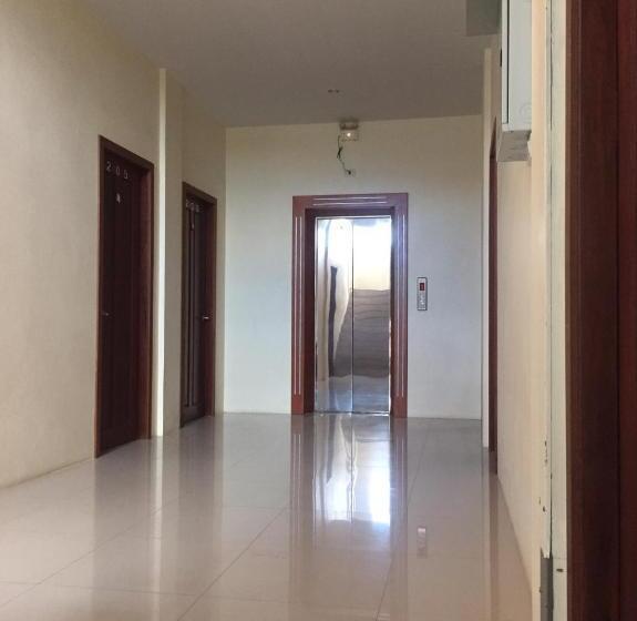 هتل Aura Residence