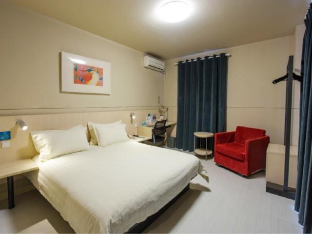 בית מלון כפרי Jinjiang Inn Xinxiang Railway Station