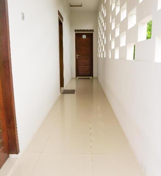 تختخواب و صبحانه Lazy Inn Kuta Lombok