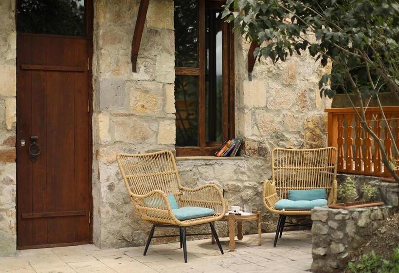 تختخواب و صبحانه Toon Armeni Guest House