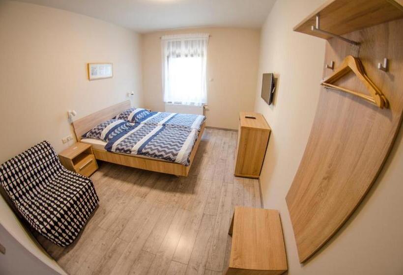 צימר Kolibri Panzió