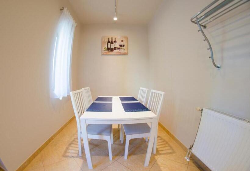 צימר Kolibri Panzió