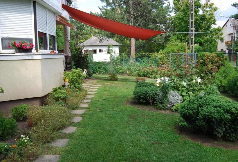 مبيت وإفطار See Vendégház   Siófok