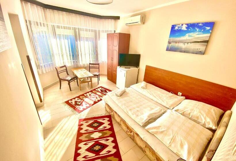 مبيت وإفطار See Vendégház   Siófok