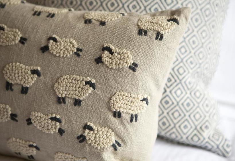 هتل The Waterfront Boutique