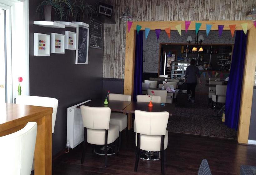 هتل The Waterfront Boutique