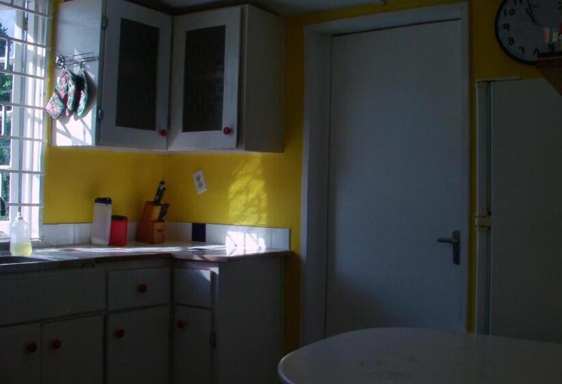 Kingsworth Bed And Breakfast