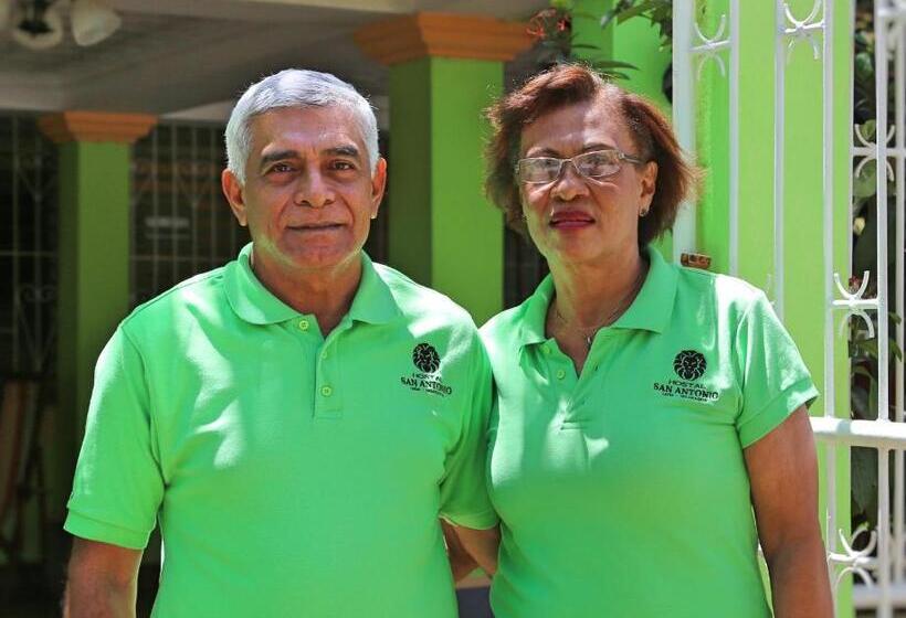 تختخواب و صبحانه Hostal San Antonio