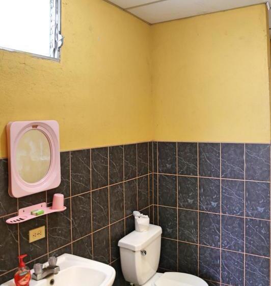 تختخواب و صبحانه Hostal San Antonio