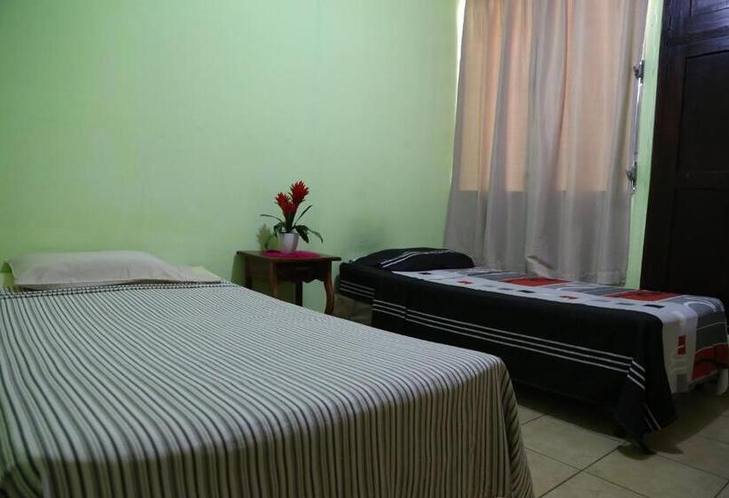 تختخواب و صبحانه Hostal San Antonio