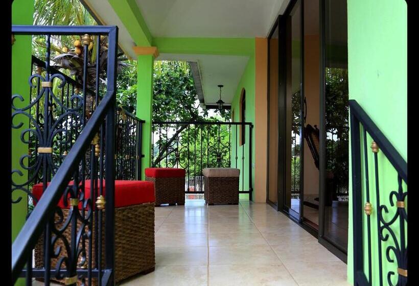تختخواب و صبحانه Hostal San Antonio