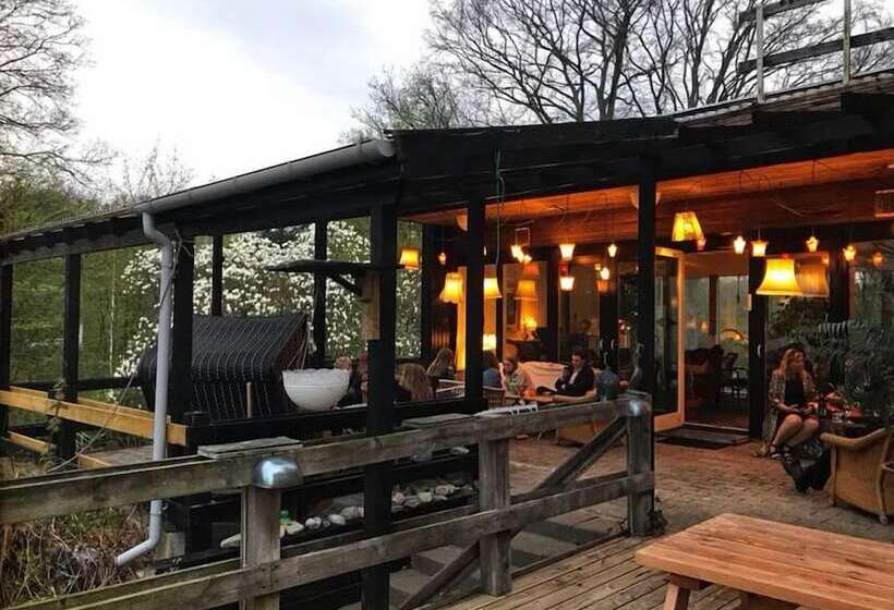 Hostel Fredensborg Vandrerhjem, I Kongens Baghave