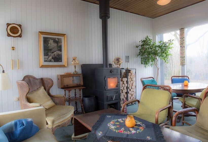 Hostel Fredensborg Vandrerhjem, I Kongens Baghave