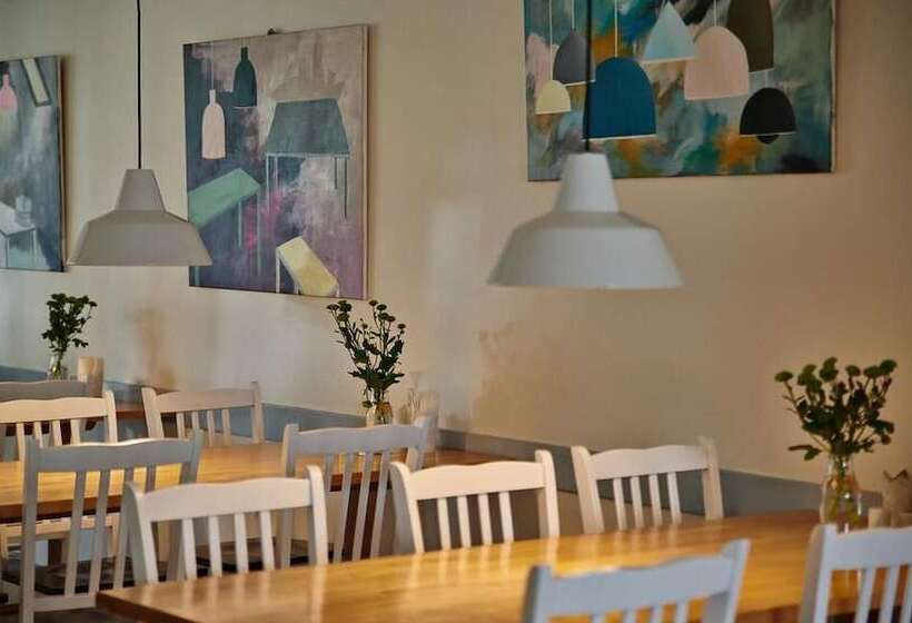 Hostel Fredensborg Vandrerhjem, I Kongens Baghave